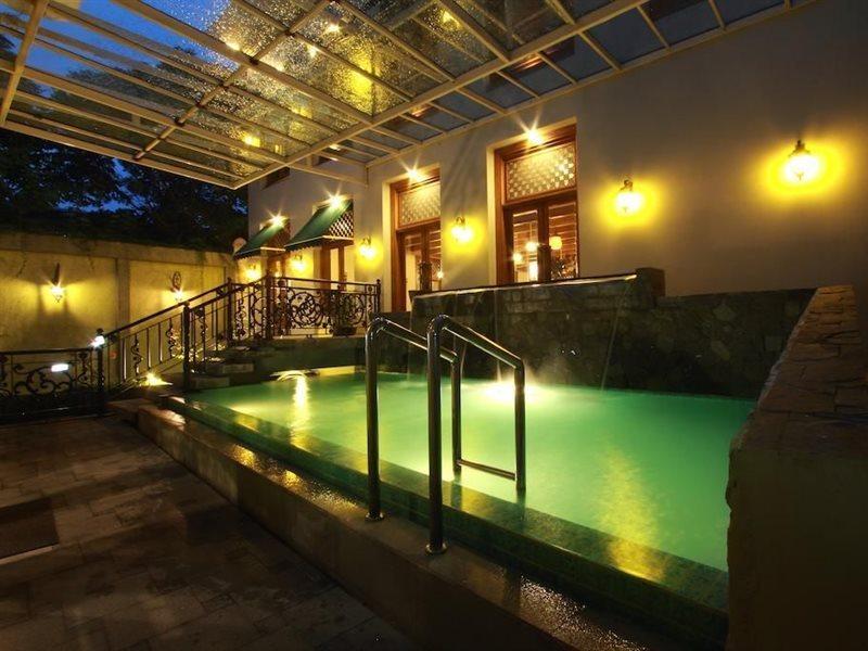 Aziza Syariah Hotel Solo By Horison Exterior photo