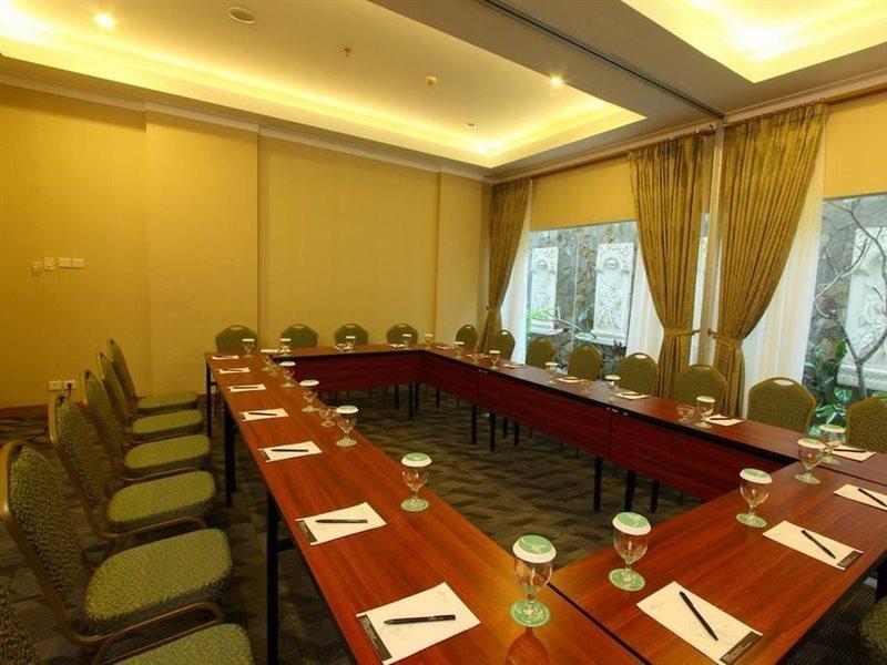 Aziza Syariah Hotel Solo By Horison Exterior photo