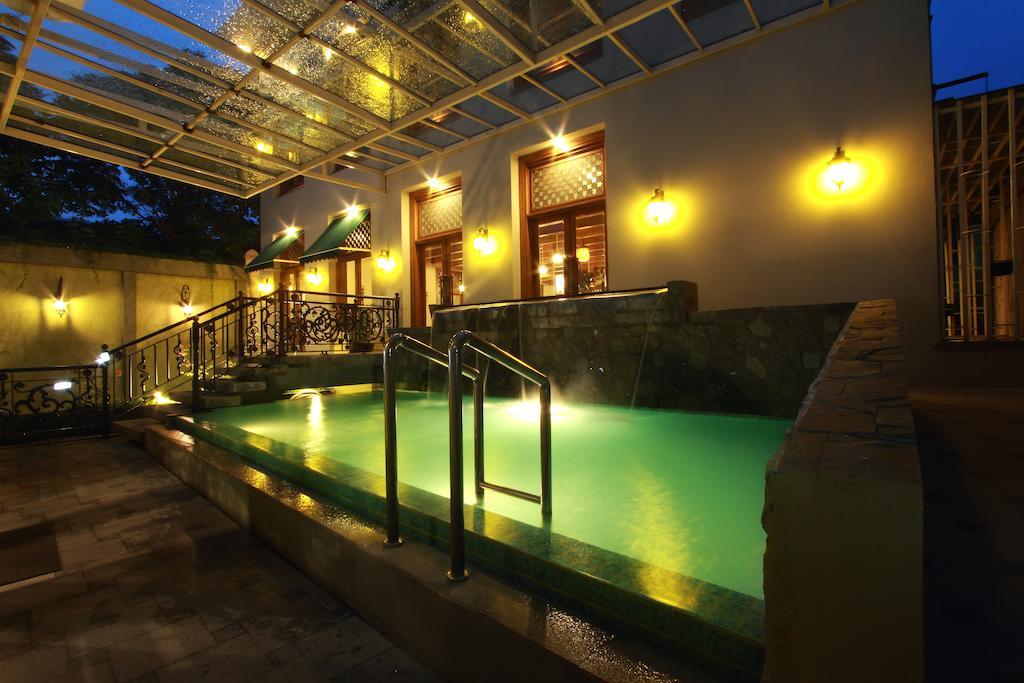 Aziza Syariah Hotel Solo By Horison Exterior photo