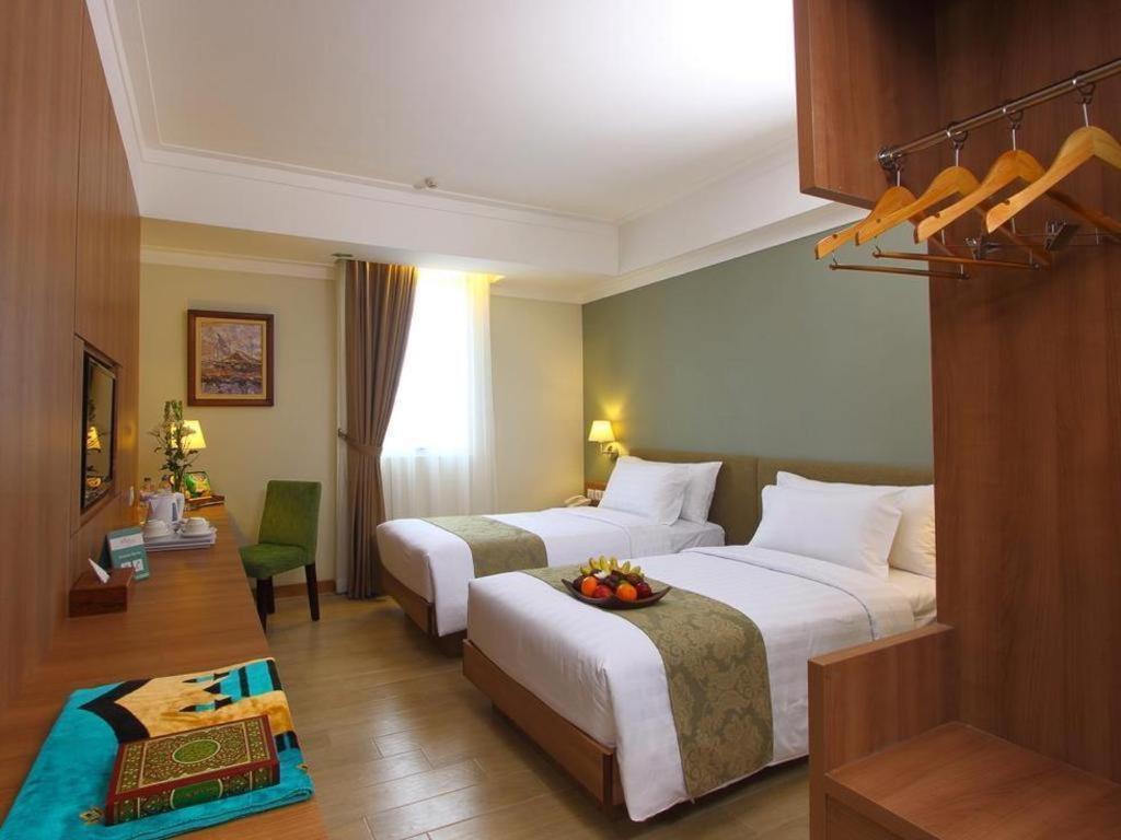 Aziza Syariah Hotel Solo By Horison Exterior photo