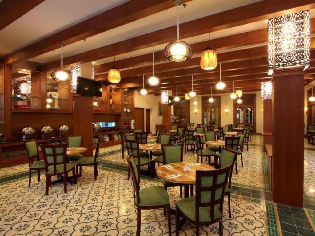 Aziza Syariah Hotel Solo By Horison Exterior photo