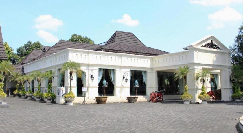 Aziza Syariah Hotel Solo By Horison Exterior photo