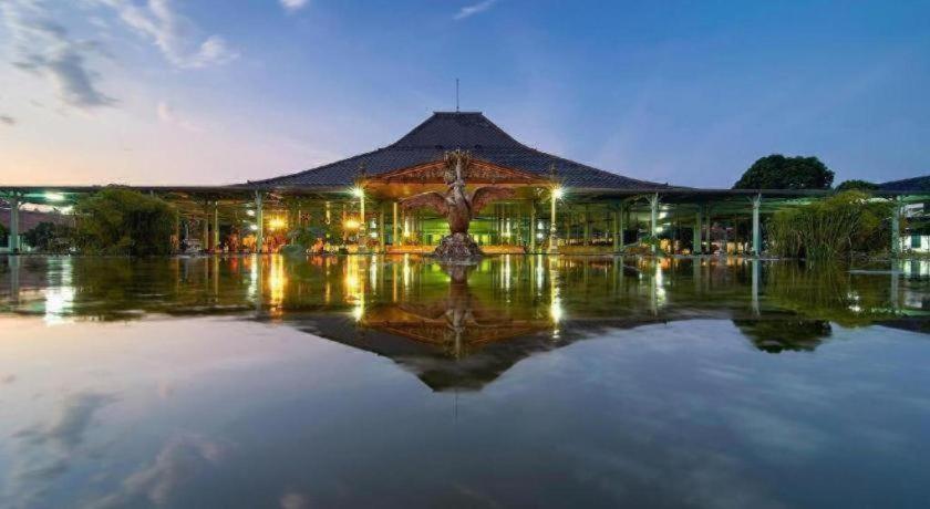 Aziza Syariah Hotel Solo By Horison Exterior photo